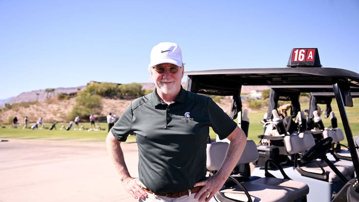 Famoso actor de “Field of Dreams” y “West Wing” es acusado formalmente de abuso sexual contra una menor