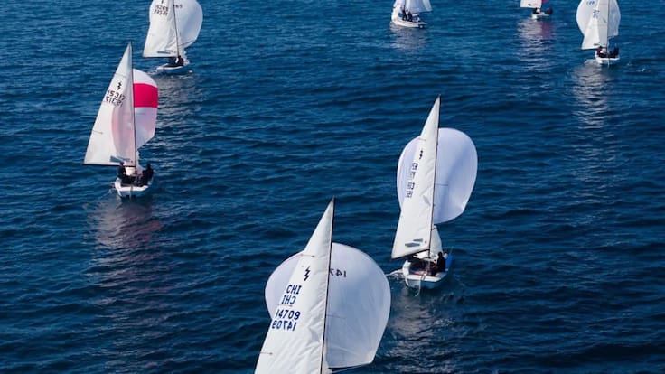 Representantes de Chile quedaron dentro del top 5 en el inicio del Mundial Juvenil de Veleros Lightning en Algarrobo