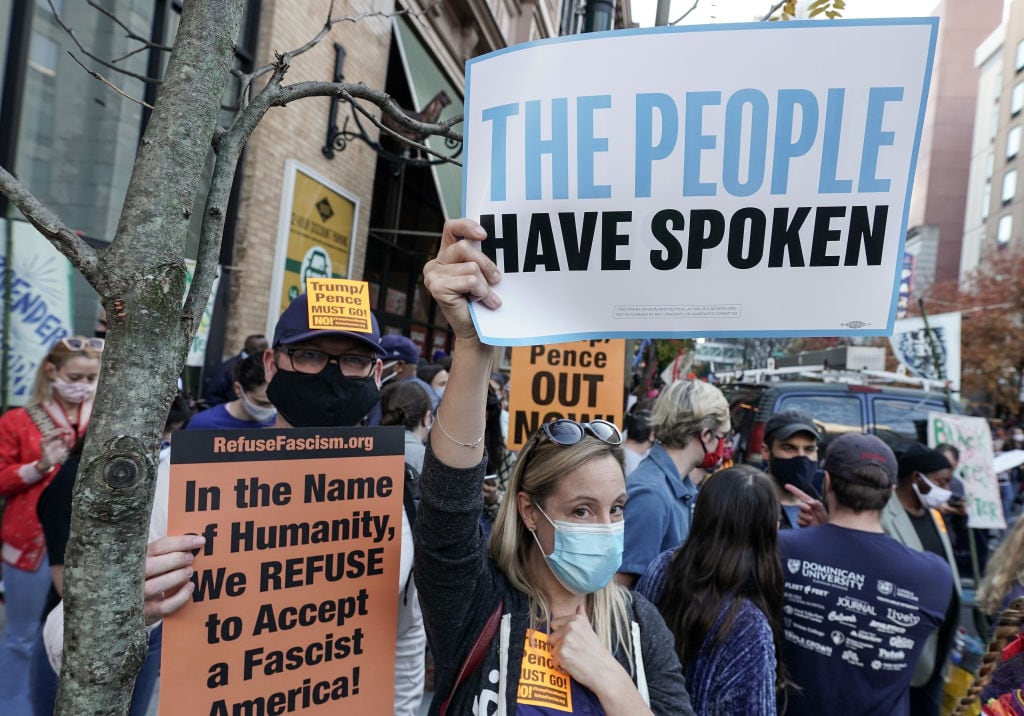 Votantes demócratas se manifiestan en Filadelfia