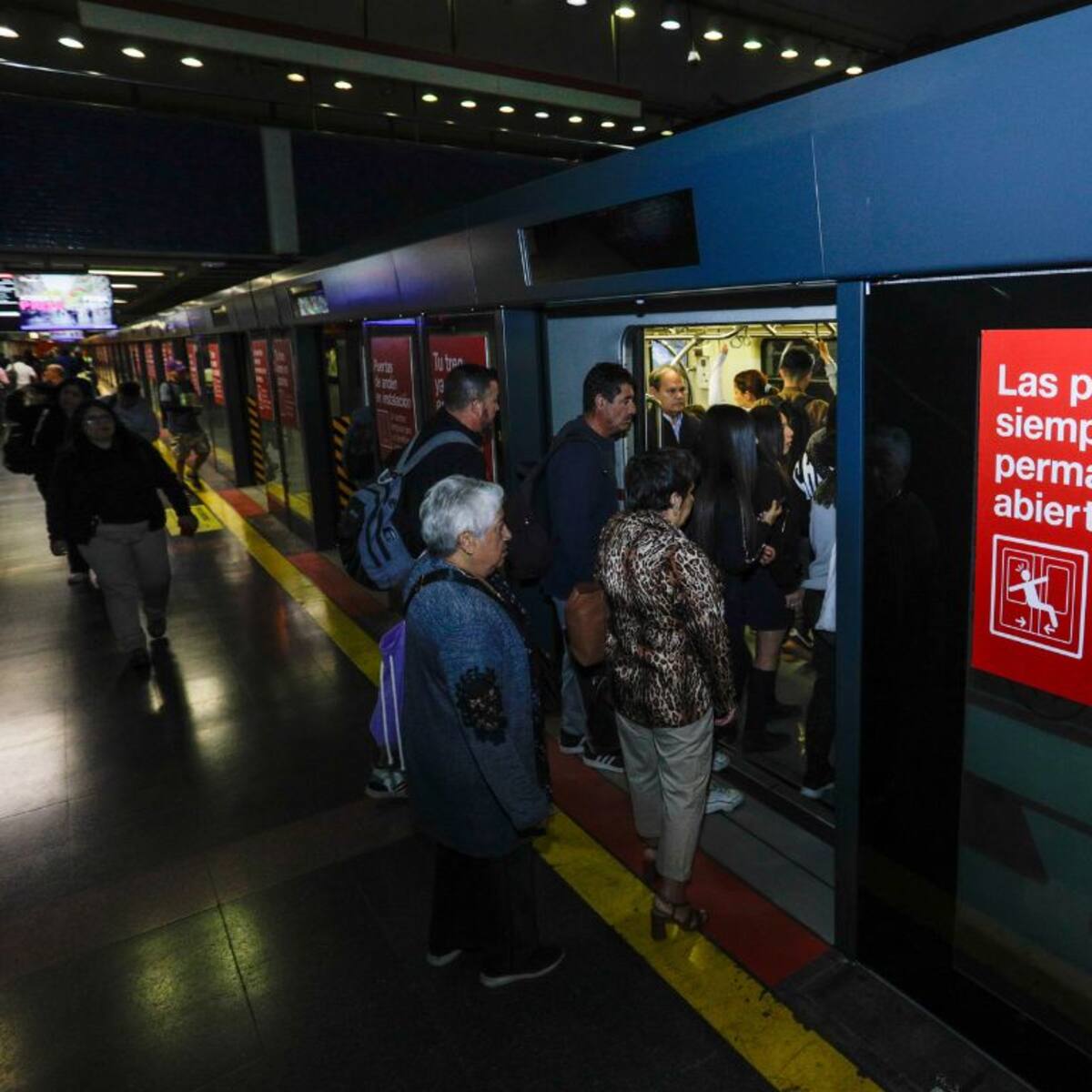 Metro de Santiago da un paso clave: completa obras de puertas de andén en estación Neptuno