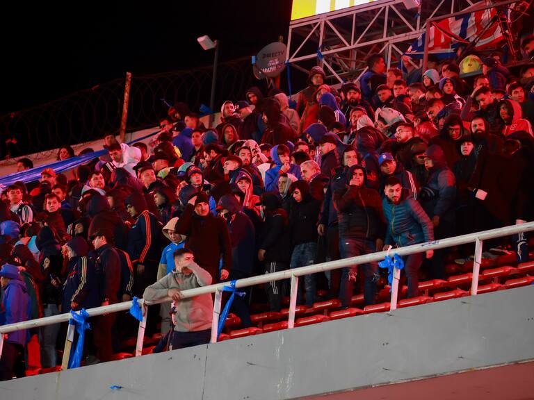 Hinchas de la Universidad de Chile en el Estadio de Independiente