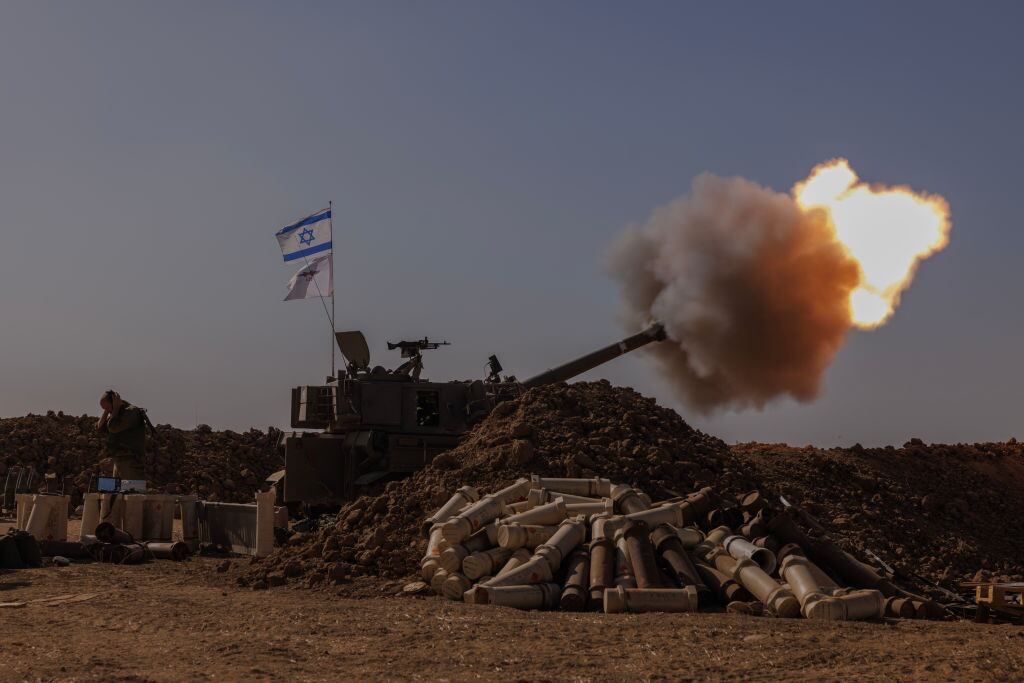 Ejército de Israel dispara su artillería sobre la Franja de Gaza en Palestina