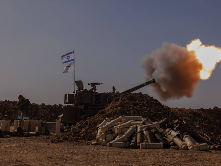 Ejército de Israel dispara su artillería sobre la Franja de Gaza en Palestina