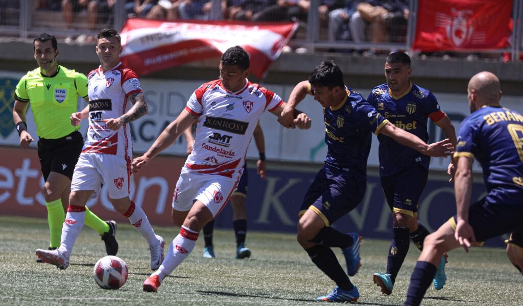 Deportes Copiapó derrota a Magallanes en duelo clave y se aleja de la zona de descenso