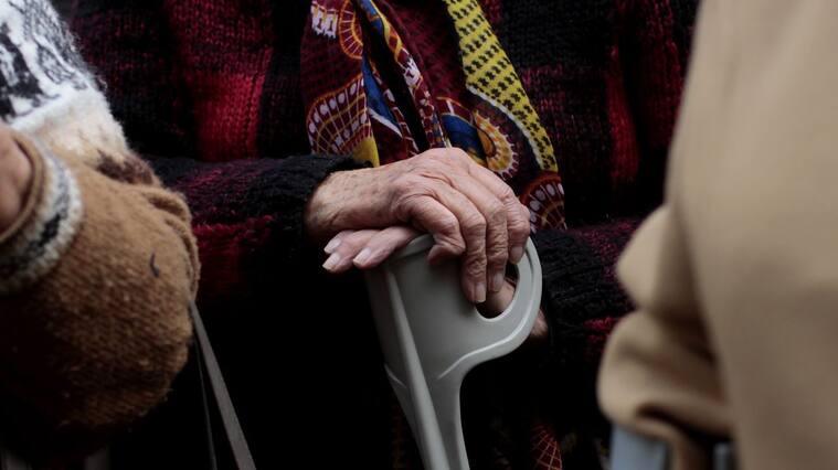 22 de Septiembre de 2015/SANTIAGO El Servicio Nacional del Adulto Mayor (SENAMA) y por la Corporación Profesional de Alzheimer y otras demencias (COPRAD) realizaron una marcha del adulto mayor de distintas comunas
por el paseo Bulnes hasta la Contraloria de santiago por una mejora en la salud dell Alzheimer a adultos mayores.
FOTO:VICTOR PEREZ/AGENCIANO