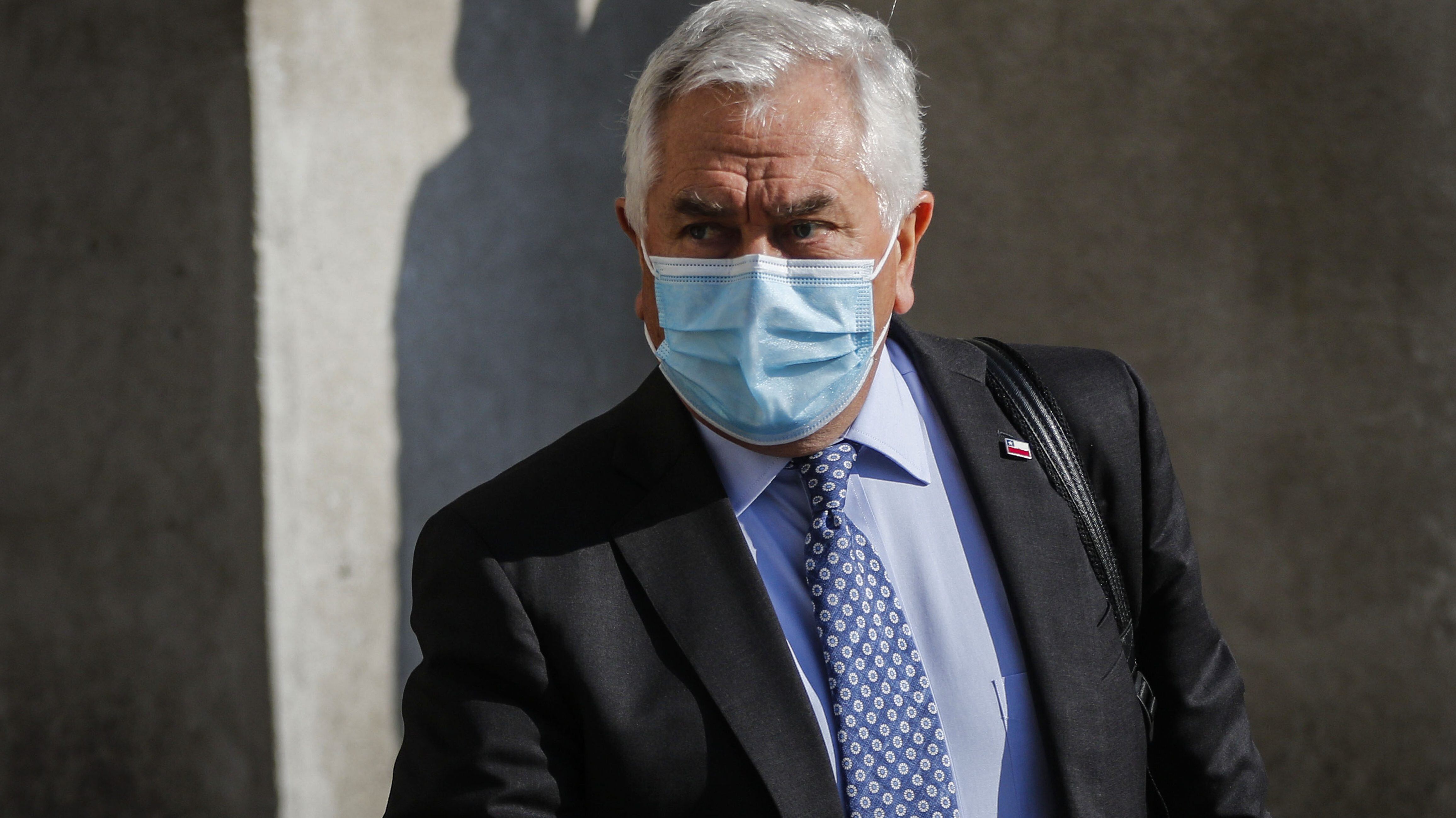 Ministro Paris critica apoyo de Izkia Siches a Gabriel Boric
