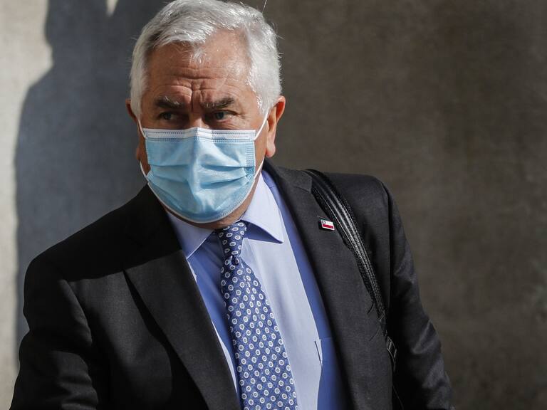 Ministro Paris critica apoyo de Izkia Siches a Gabriel Boric