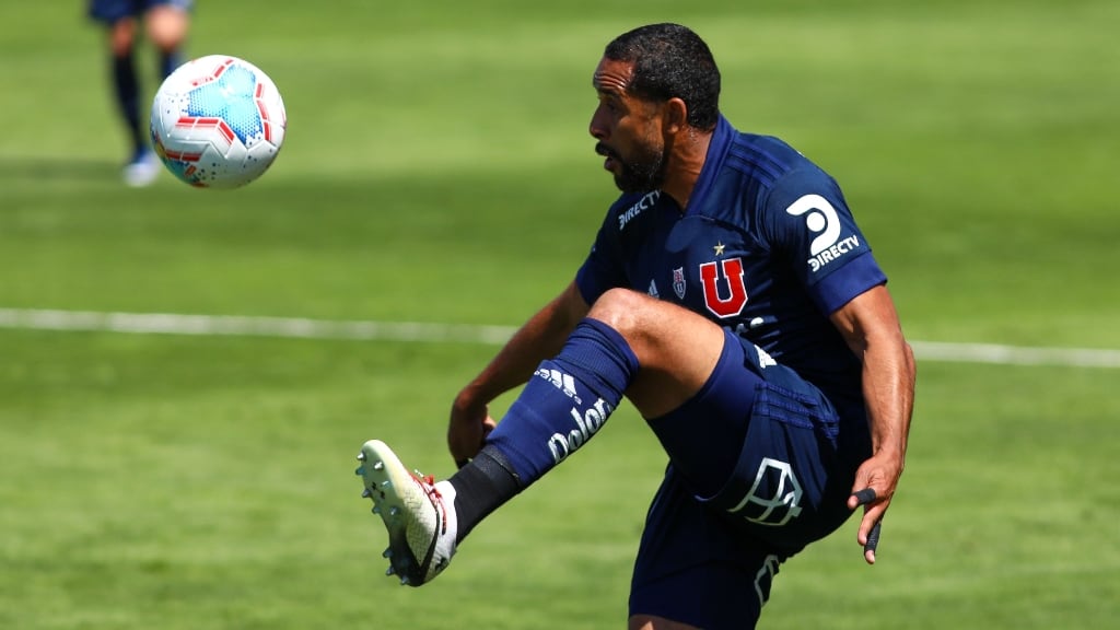 Jean Beausejour: "La U tiene que salir no tan vulnerable emocionalmente post Superclásico"