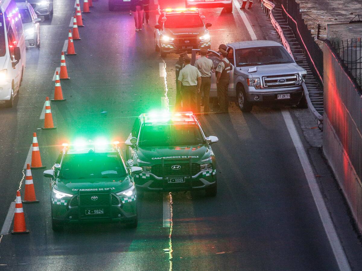 Conductor muere tras chocar con barreras de contención en Autopista Vespucio Sur: flujo vehicular está siendo desviado
