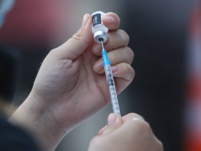 Una baja en el proceso de vacunación, Universidad Católica (UC), Ministerio de Salud (Minsal), campañas de inoculación, pandemia,