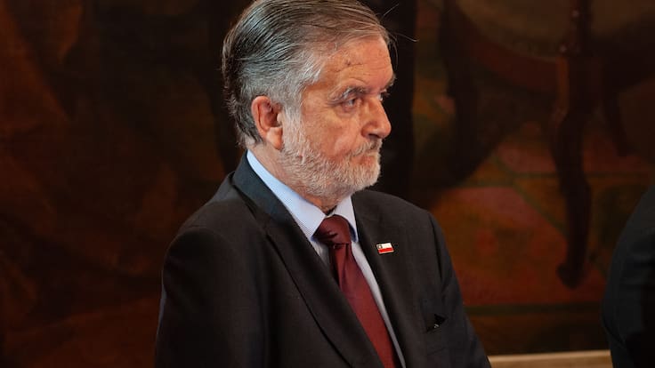 “Con la rebaja en cultura, ¿quiere que le creamos?”: increpan a ministro Undurraga en plena actividad en el GAM