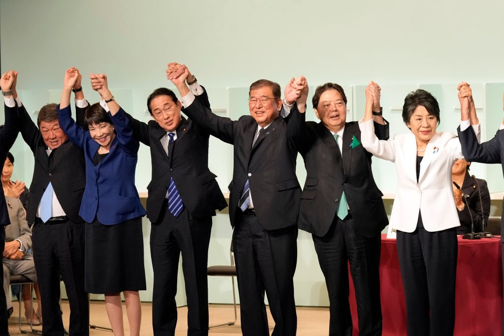 Shigeru Ishiba y sus aliados celebran el triunfo en el partido gobernante PLD y esperan que el parlamento lo ratifique como primer ministro de Japón