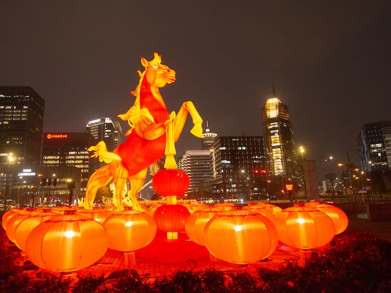 Año Nuevo Chino 2026: chileno revela desde China los impactantes robots y shows de drones que reemplazan los fuegos artificiales