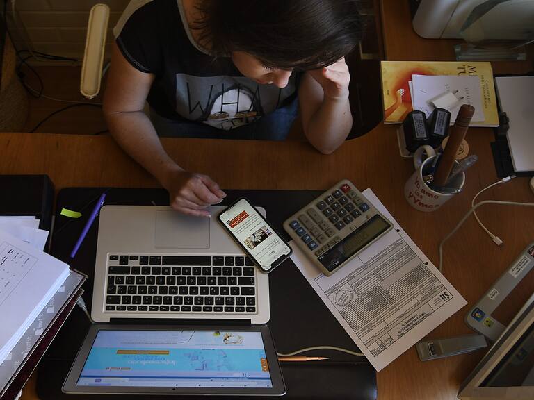 Vacaciones de invierno: dictamen de la DT permitirá teletrabajo a padres, madres y cuidadores