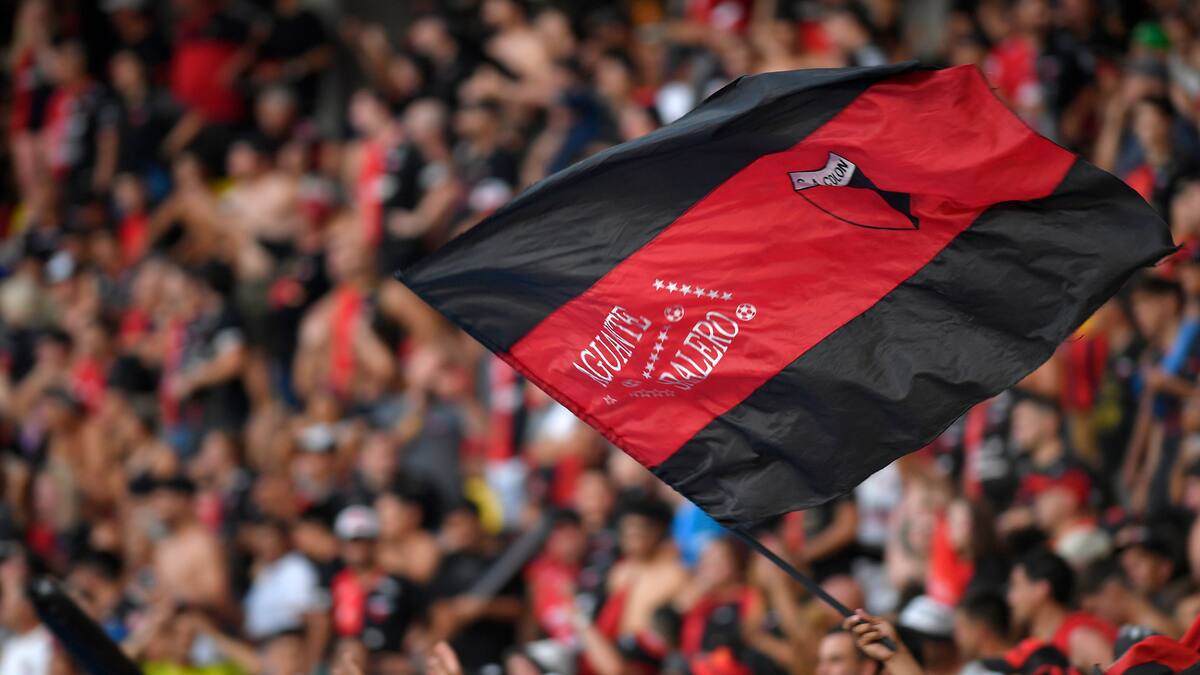 El fútbol en su extremo negativo: hincha de Colón falleció tras descenso del equipo