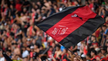 El fútbol en su extremo negativo: hincha de Colón falleció tras descenso del equipo