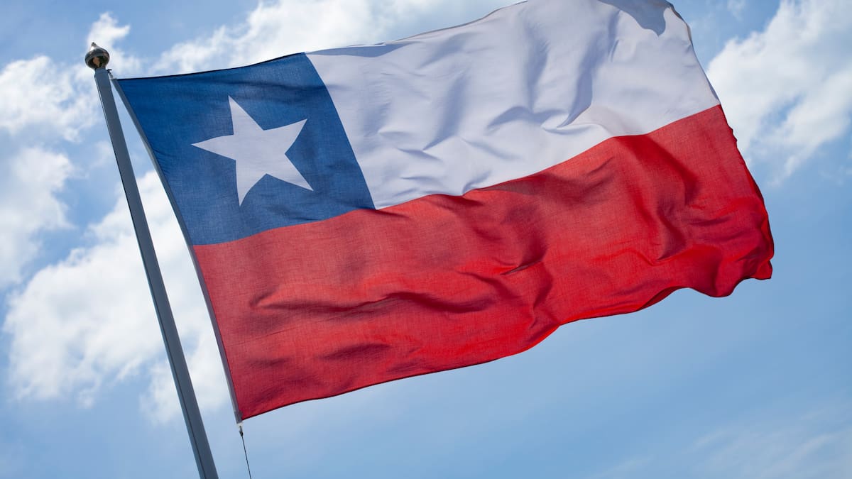 ¿Cuándo es obligatorio poner la bandera de Chile en Fiestas Patrias? Fechas y cómo izarla para evitar multas