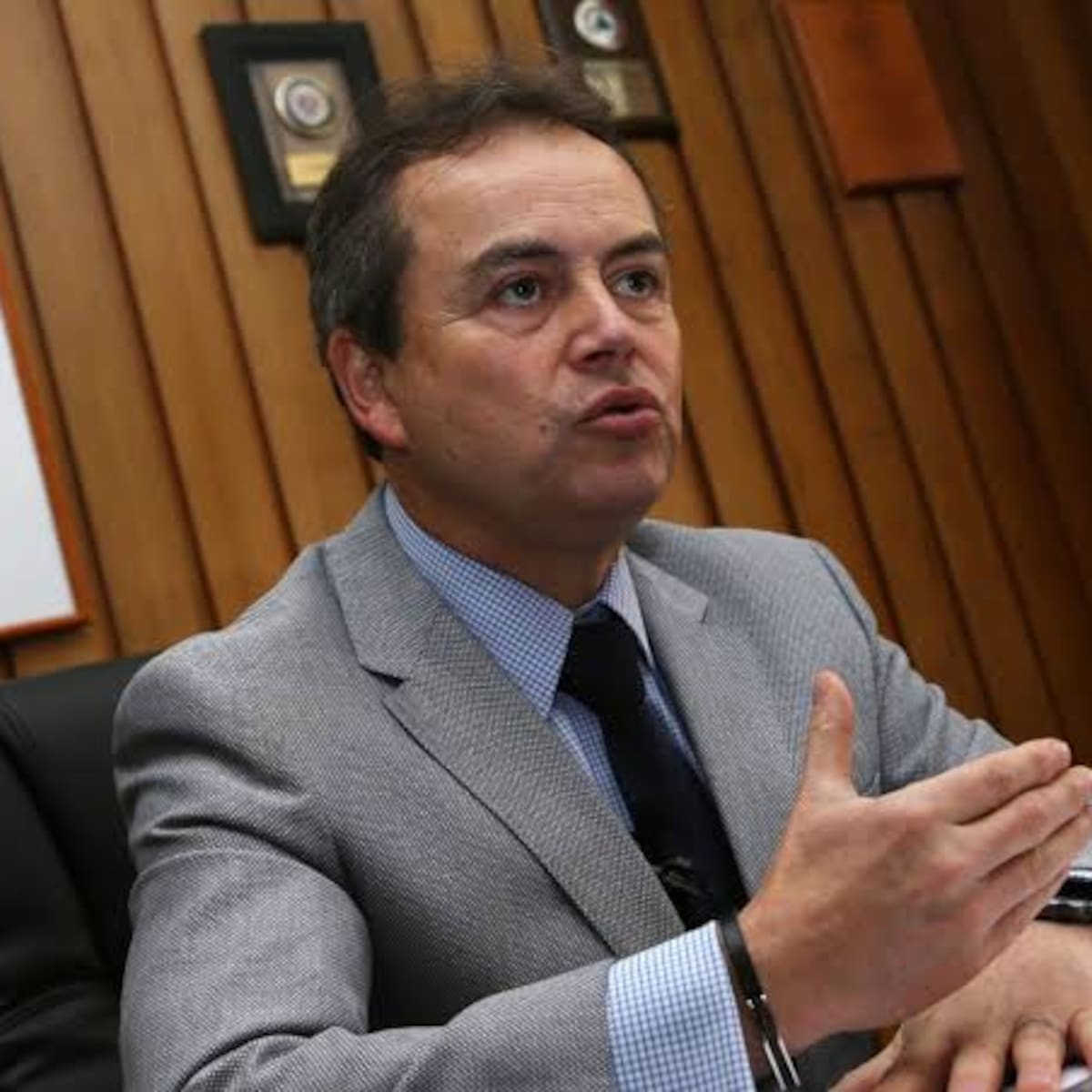 Habría recibido $36 millones en pagos irregulares: prisión preventiva para alcalde de Río Bueno por presunta corrupción en licitaciones