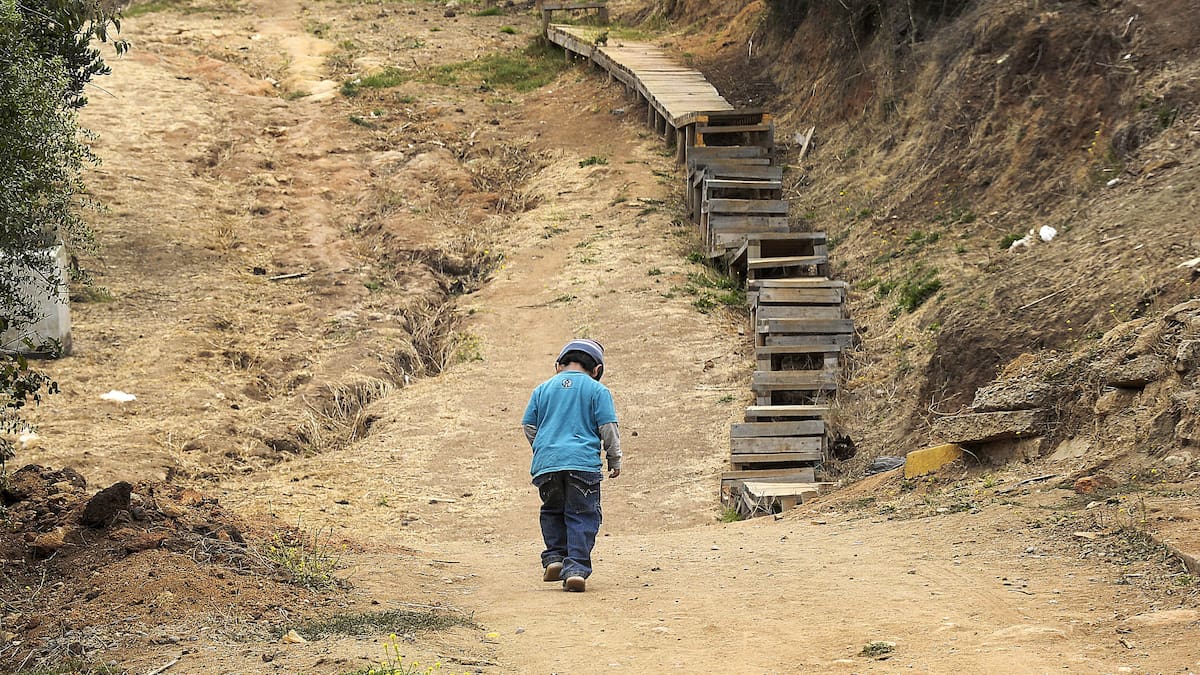 “La pobreza tiene cara de niño”: el duro diagnóstico sobre la infancia que preocupa en Chile