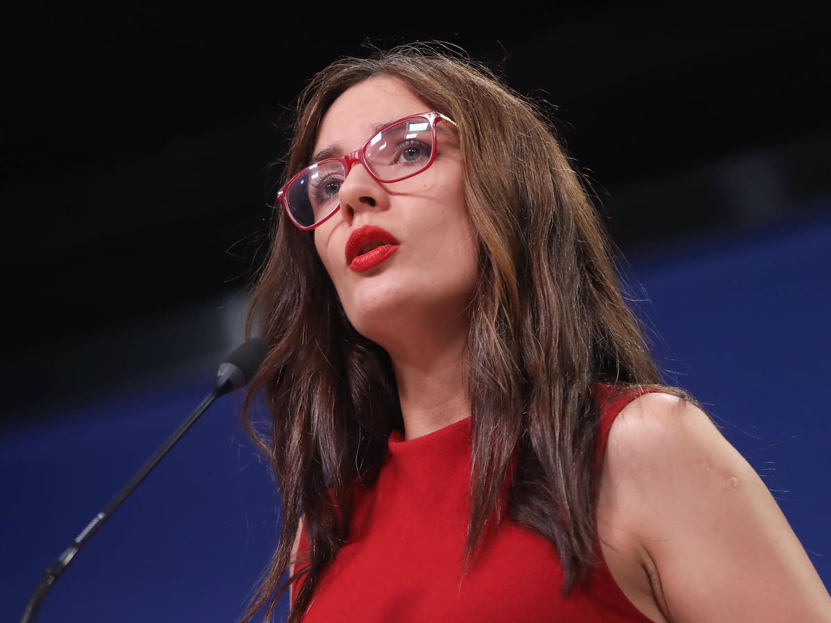 Contraloría cuestiona uso de auto institucional por parte de Camila Vallejo: habría asistido al aniversarios del PS y el PC