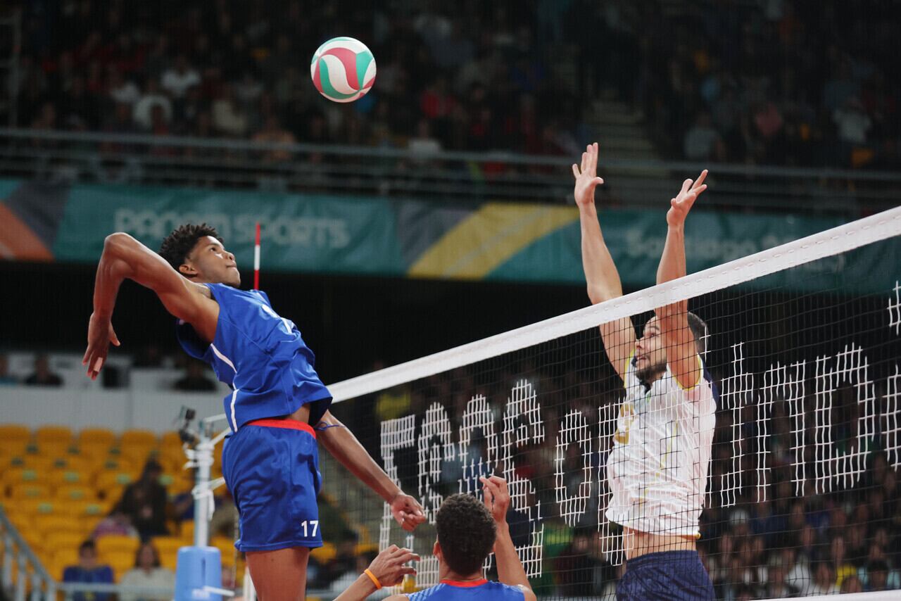 Brasil accede a semifinales en el vóleibol masculino de Santiago 2023