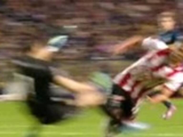 Polémica en Argentina por penal cobrado «por televisión»