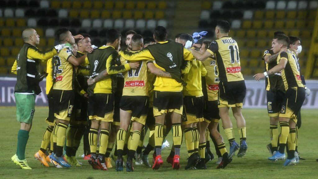 16 DE DICIEMBRE DE 2020/COQUIMBOJugadores de Coquimbo Unido en festejo de la clasificacion, tras el partido valido por los cuartos de final vuelta de la Copa Conmebol Sudamericana 2020, entre Coquimbo Unido y Junior de Barranquilla, disputado en el Estadio Francisco Sanchez Rumoroso.
FOTO: STAFF IMAGES/CONMEBOL VIA AGENCIAUNO