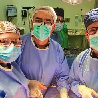 Realizan pionera cirugía para corregir el “pecho de paloma” en Chile: de qué se trata y cómo se llevó a cabo la intervención 