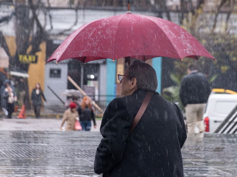 Sistema frontal con río atmosférico dejará hasta 60 mm en la zona central de Chile: ¿Cuánto lloverá en Santiago?