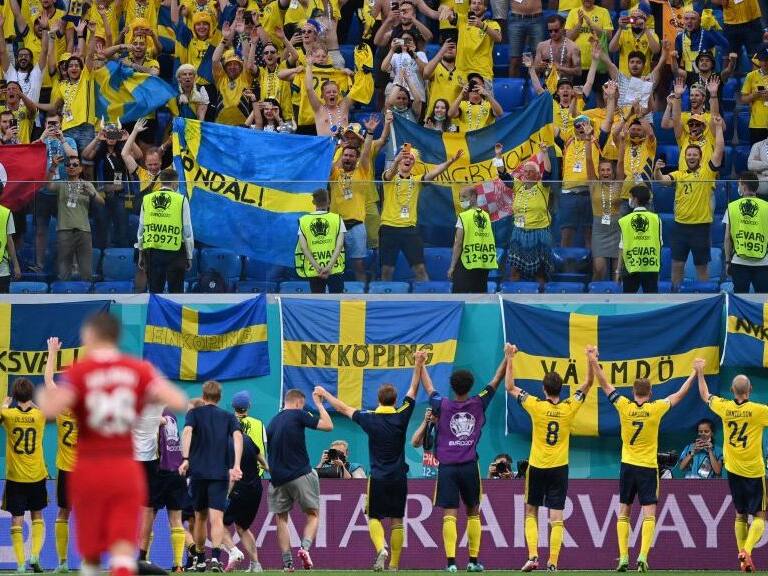 Sweden's players celebrate with supporters after winning the UEFA EURO 2020 Group E football match between Sweden and Poland at Saint Petersburg Stadium in Saint Petersburg on June 23, 2021. (Photo by Kirill KUDRYAVTSEV / POOL / AFP) (Photo by KIRILL KUDRYAVTSEV/POOL/AFP via Getty Images)