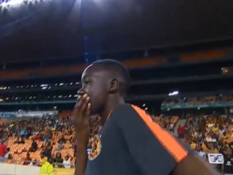 Árbitro expulsó a joven pasapelotas por entregar mal un balón