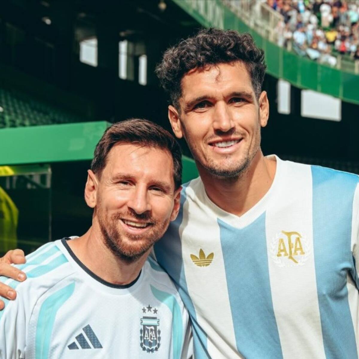 La llamativa reacción de hinchas de la UC por el encuentro de Dituro y Messi en España