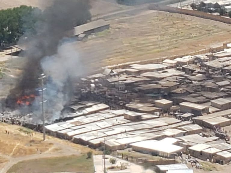 Incendio en campamento de Cerro Navia arrasó con 70 casas de material ligero