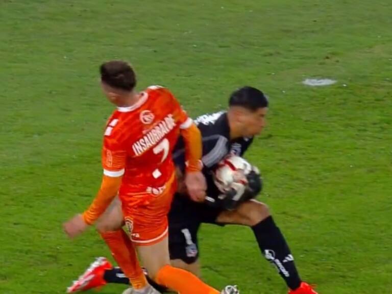 Redes sociales estallan contra Colo Colo y el árbitro por polémica expulsión en Cobreloa tras una “supuesta” falta a Brayan Cortés