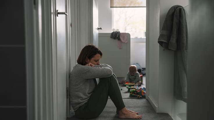 “No hay conciencia del postparto”: matrona alerta sobre señales que muchas madres ignoran tras el nacimiento