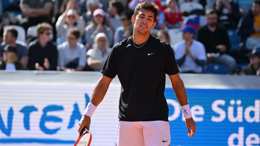 Cristian Garin se baja de Roland Garros por una fractura en la costilla