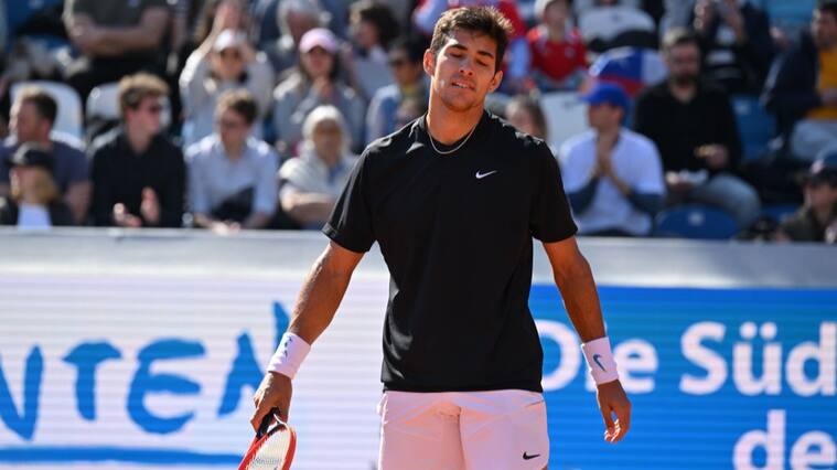 Cristian Garin se baja de Roland Garros por una fractura en la costilla