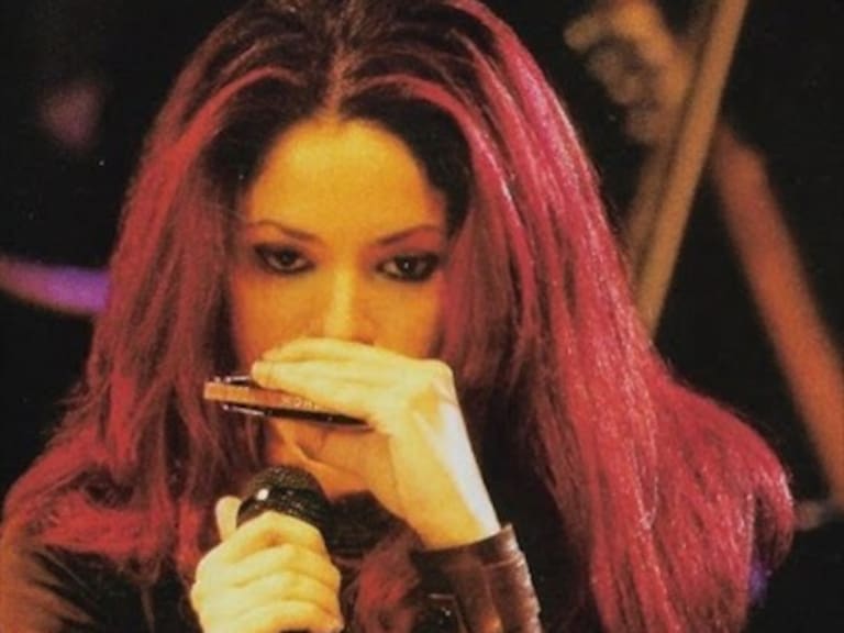 Shakira conmemora los 20 años de la grabación de su disco Unplugged en sus redes sociales