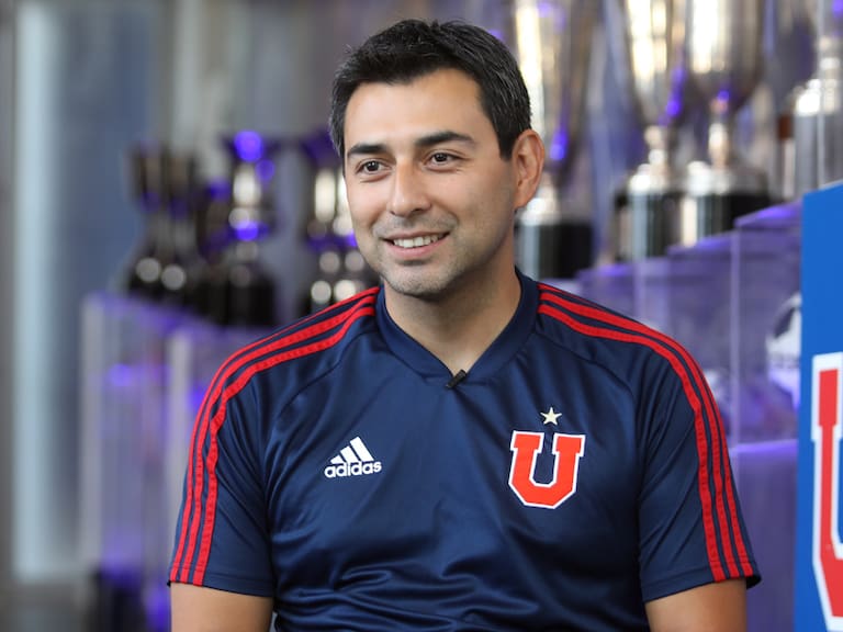 Carlos Véliz, DT de U. de Chile Femenino: "Me seduce la posibilidad de dirigir al plantel masculino"
