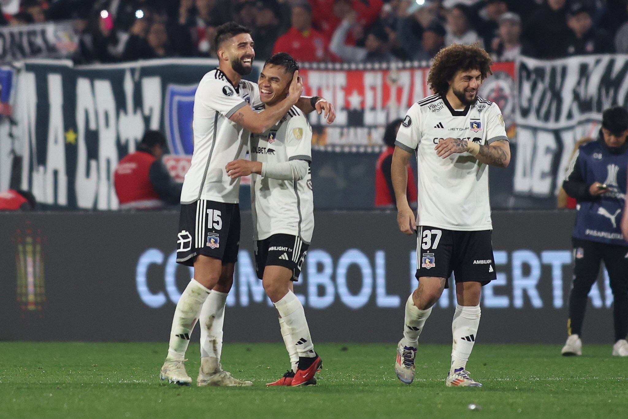 Aníbal Mosa da tranquilidad en Colo Colo sobre las renovaciones de figuras con miras al 2025: “Van a estar en el equipo” | X: Colo Colo
