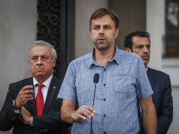 Alcaldes y ministros se reúnen en La Moneda