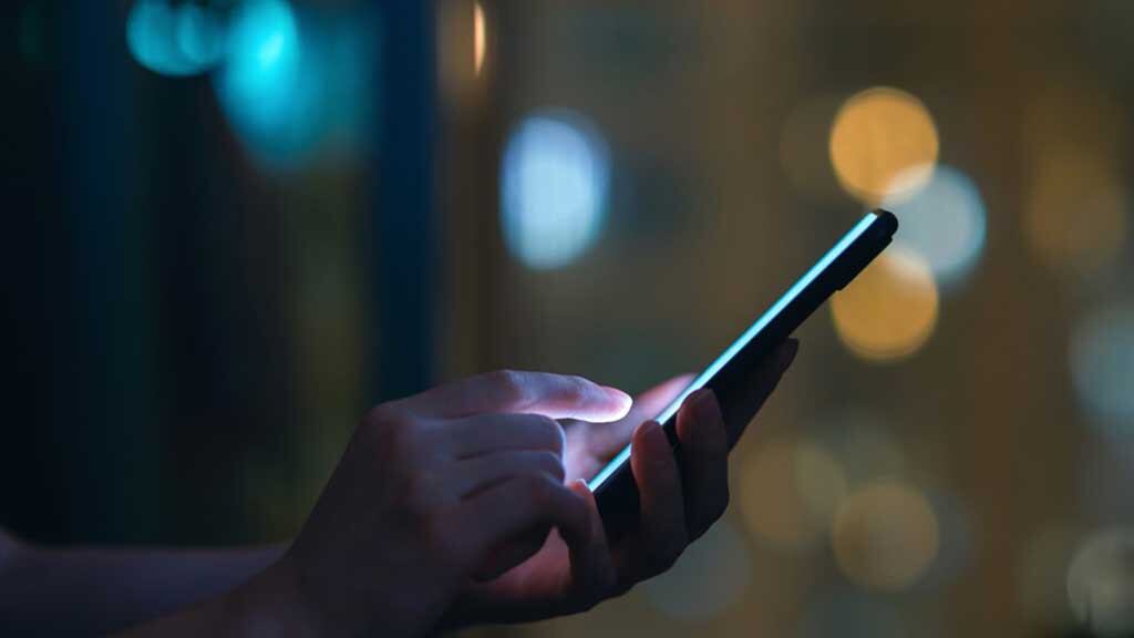 Twitter, teléfono, redes sociales