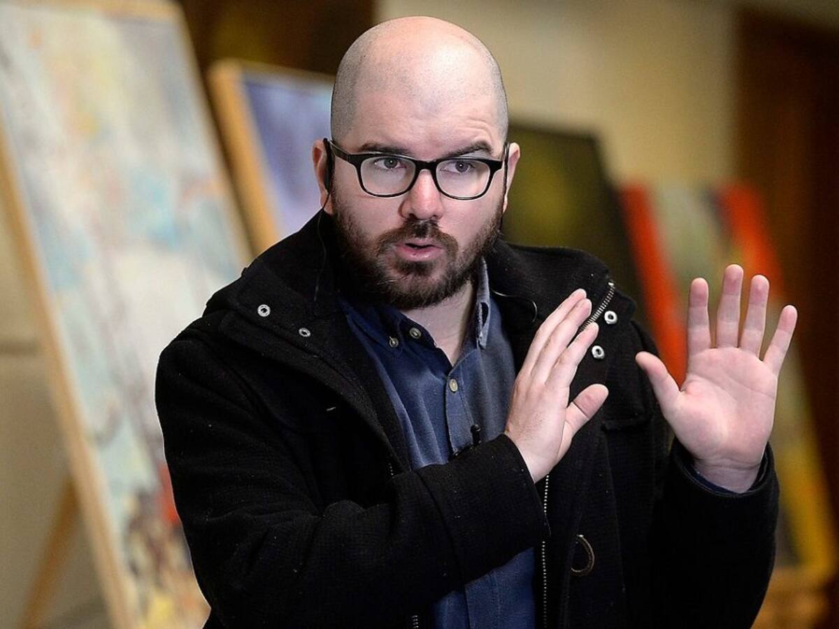 Giorgio Jackson hizo fallido live camino al Congreso: tuvo que cortarlo por vehículos que lo seguían