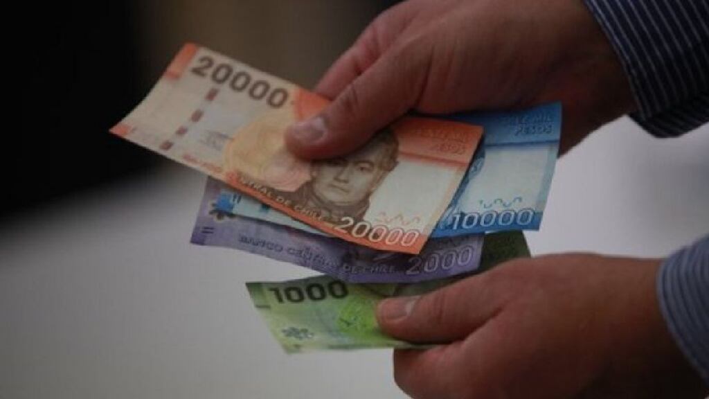 CUT propone al Gobierno un salario mínimo de 450 mil para el 2023