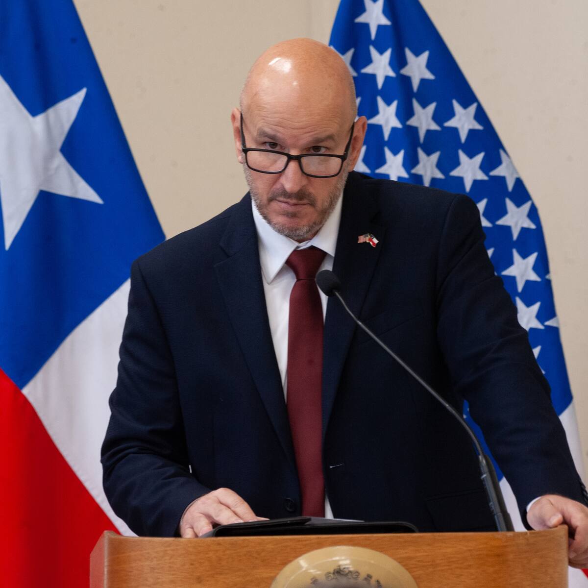 Grababa los llamados y los difundía: revelan el actuar del hombre formalizado por amenazar al embajador de EE.UU.