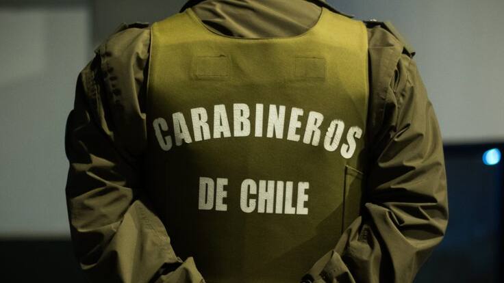 Detienen a carabinero por agredir a comerciante ambulante en Santiago