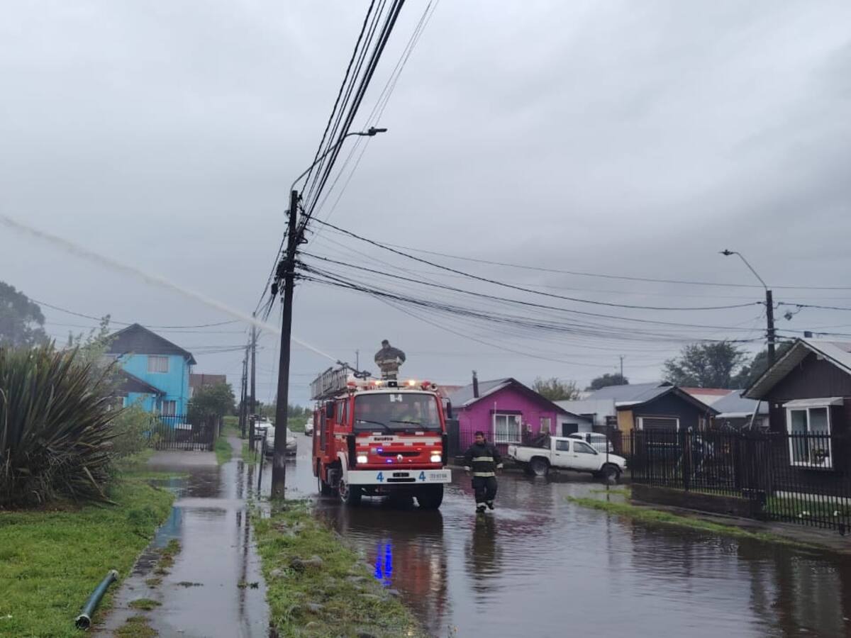 Actualización de sistema frontal en sur de Chile: lluvias provocan anegamientos y corte de tránsito en región de Los Lagos