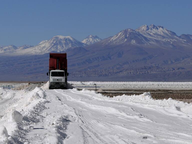 Corte Suprema acoge recursos de protección de comunidades indígenas por licitación del litio