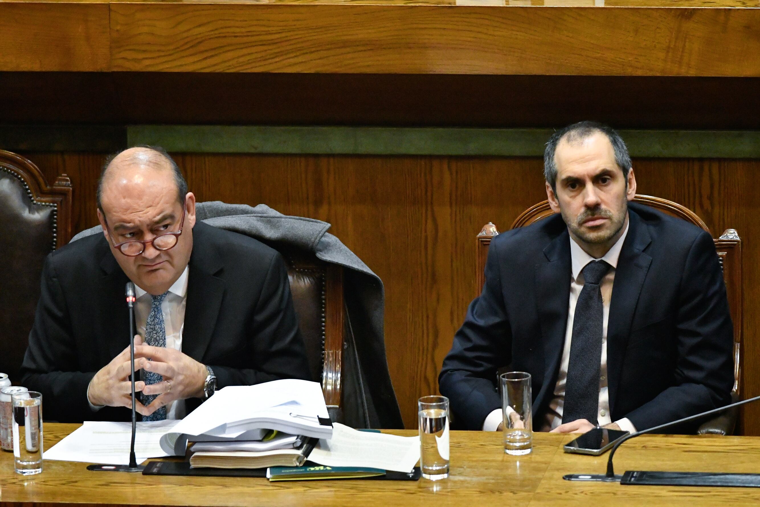 23 DE JUNIO DE 2026/VALPARAISO
El ex ministro Nicolas Grau junto a su abogado defensor Patricio Zapata en el hemiciclo de la camara de diputados durante la acusacion constitucional en su contra.
FOTO: OSCAR GUERRA/UNO NOTICIAS