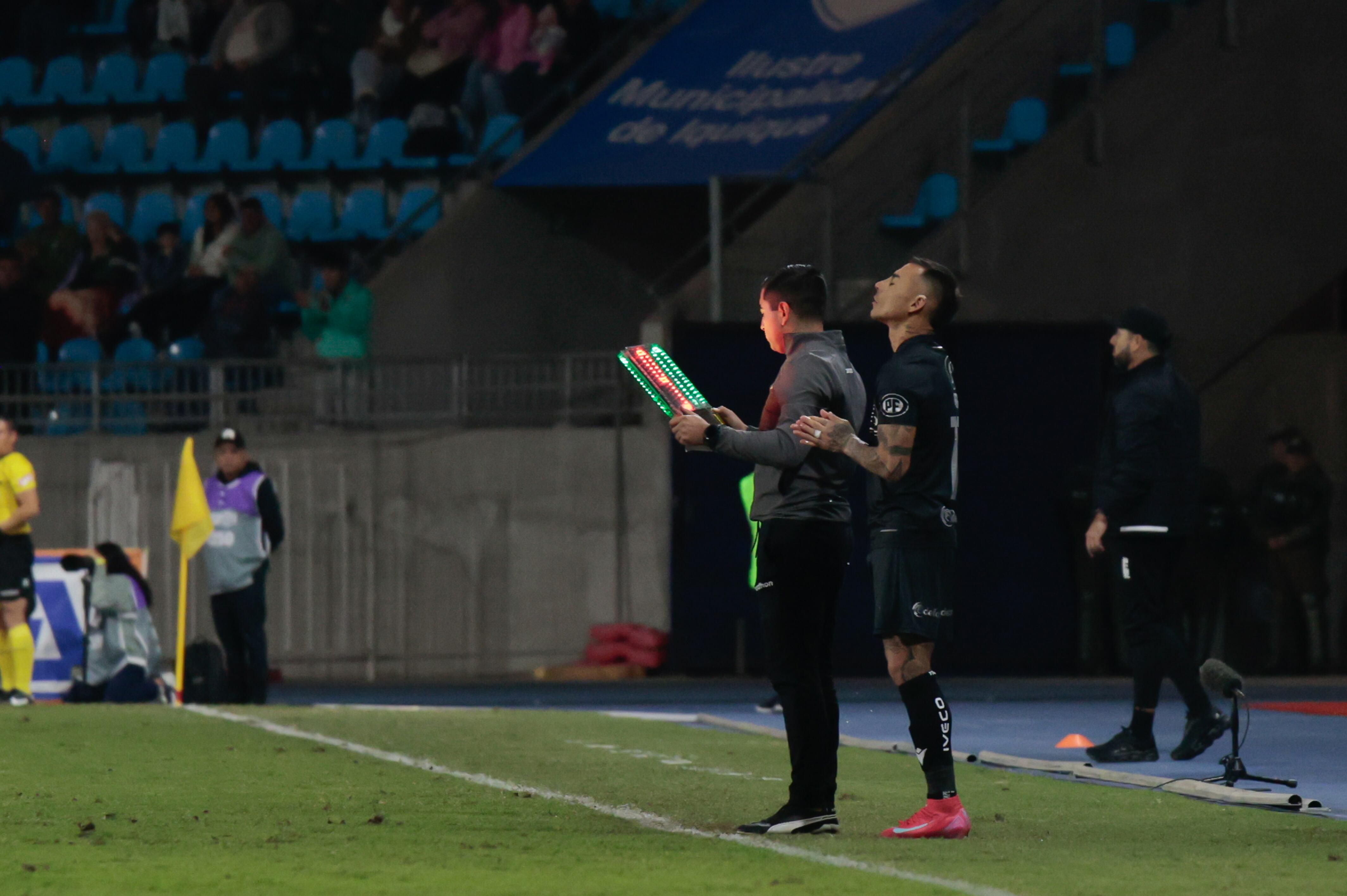 Eduardo Vargas volvió a jugar en el fútbol chileno